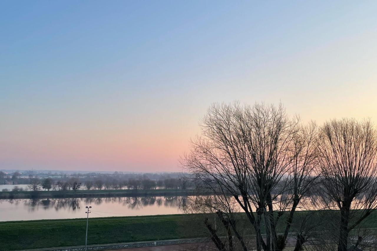 Luxury Apartment With Exceptional View On The Cher River Saint Avertin Bagian luar foto